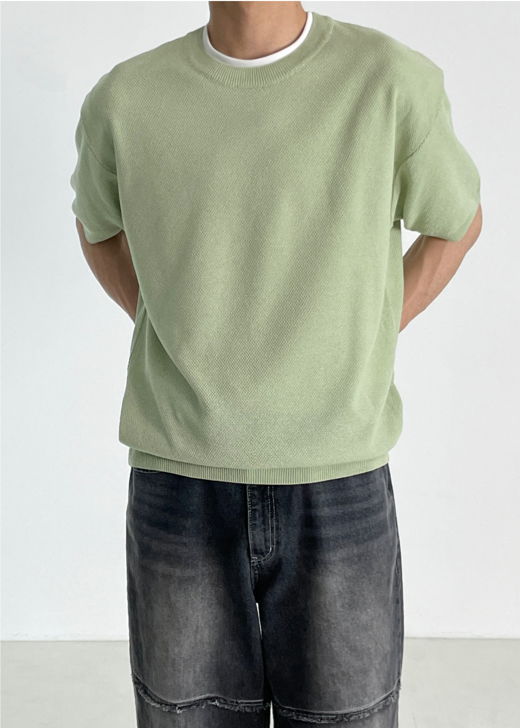 반팔 티셔츠 모델 착용 이미지-S1L182