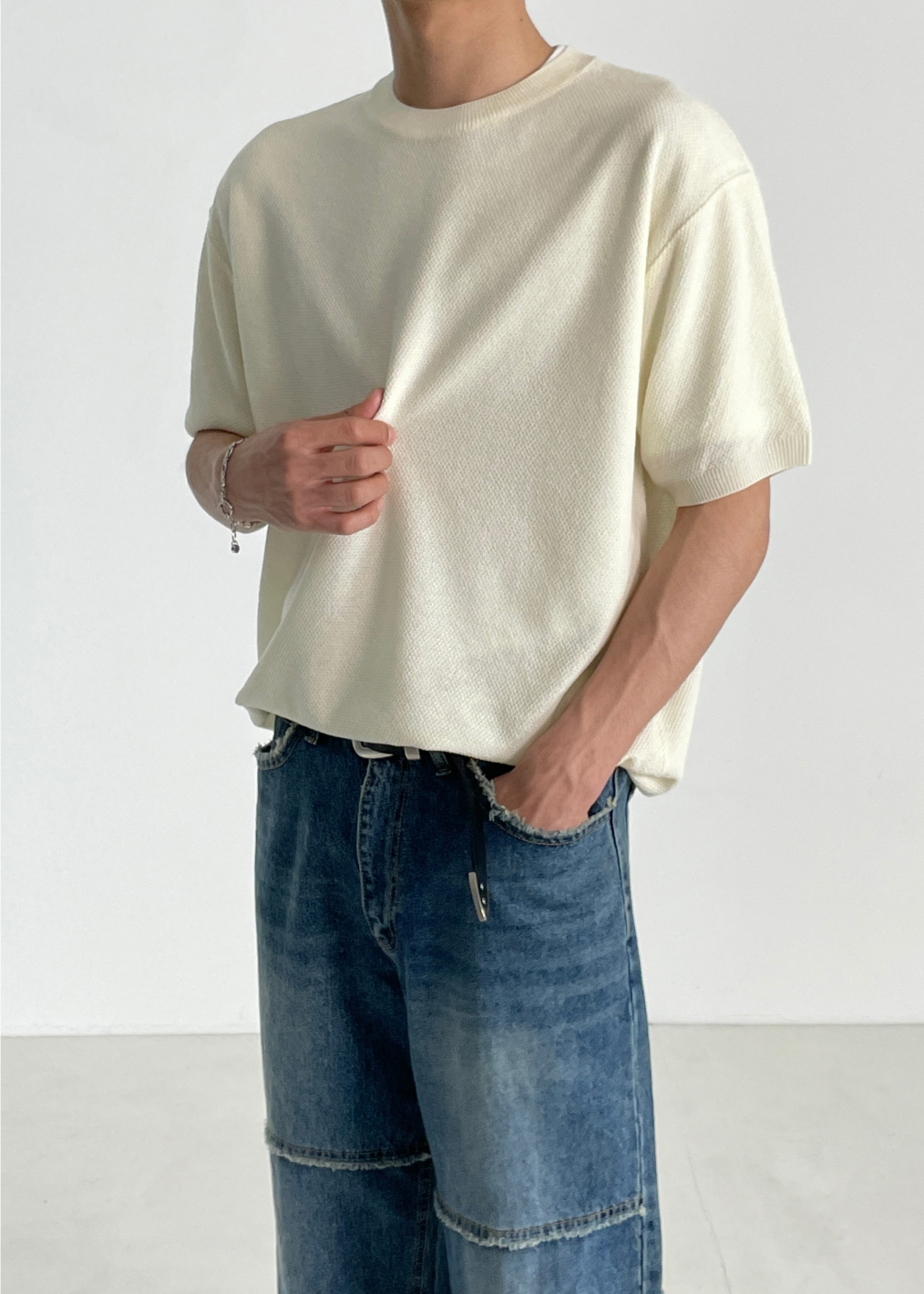반팔 티셔츠 모델 착용 이미지-S1L177