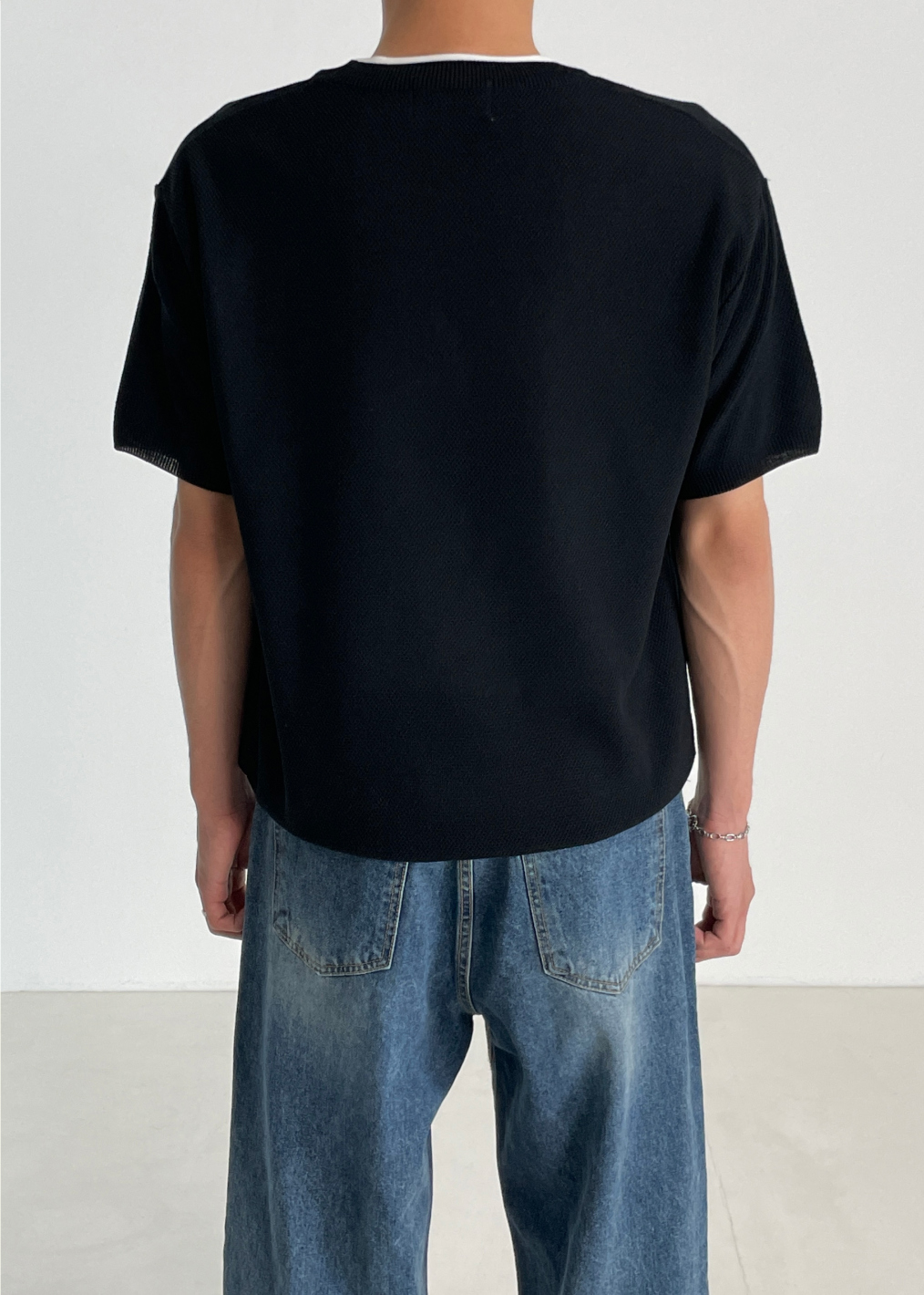 반팔 티셔츠 모델 착용 이미지-S1L167