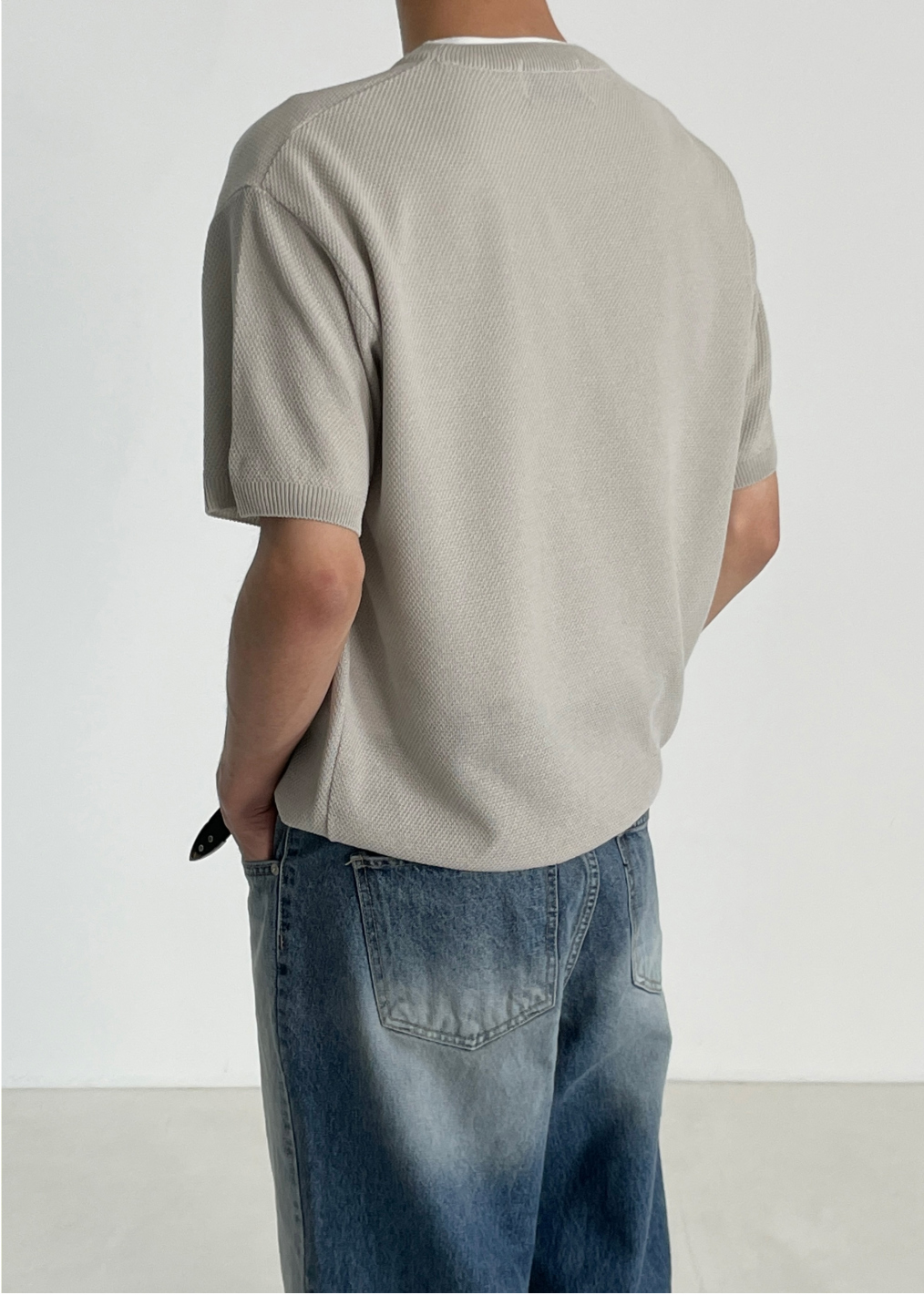 반팔 티셔츠 모델 착용 이미지-S1L57