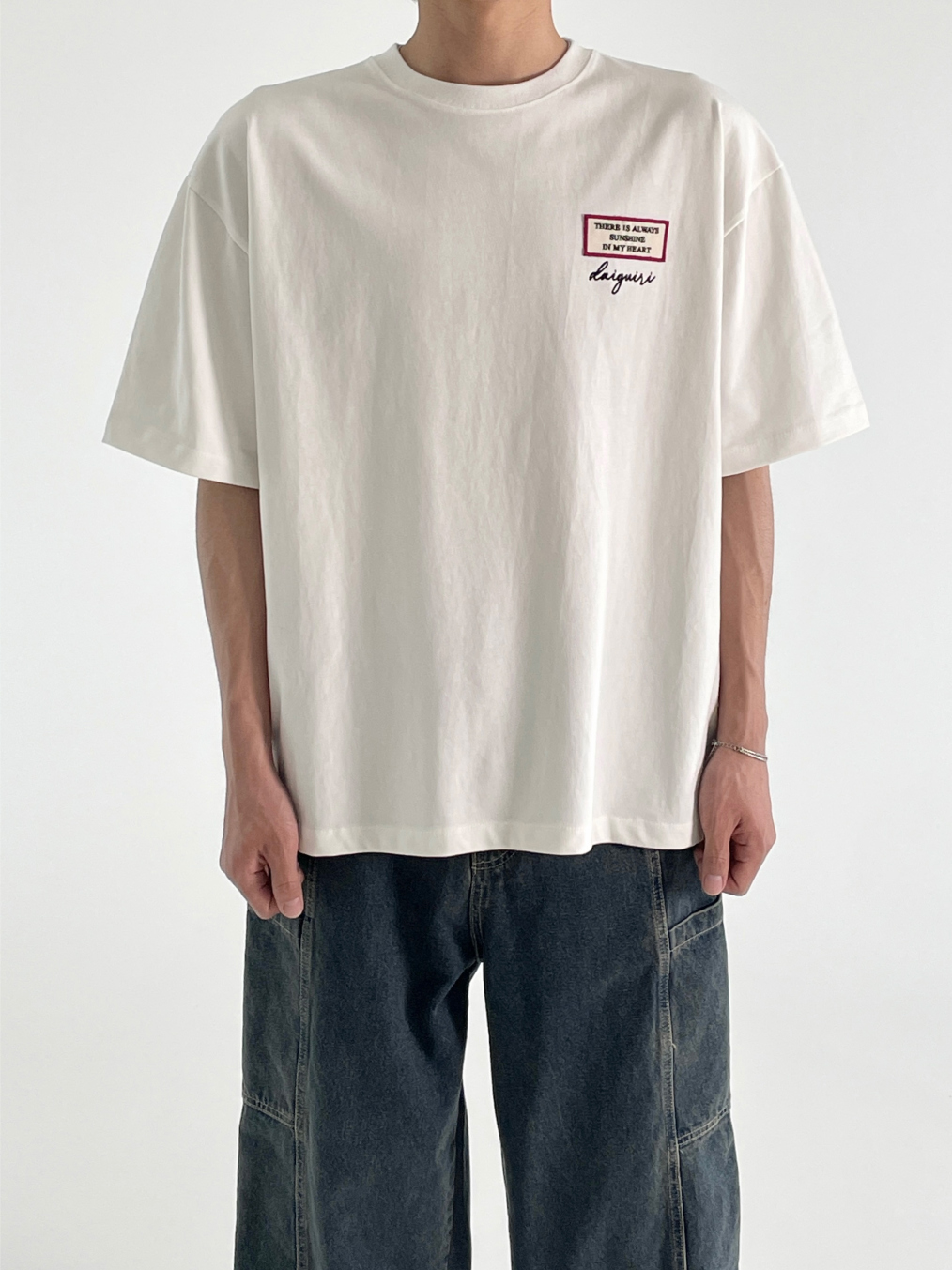 반팔 티셔츠 모델 착용 이미지-S1L32