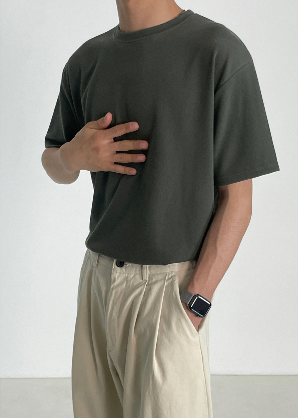 반팔 티셔츠 모델 착용 이미지-S1L193