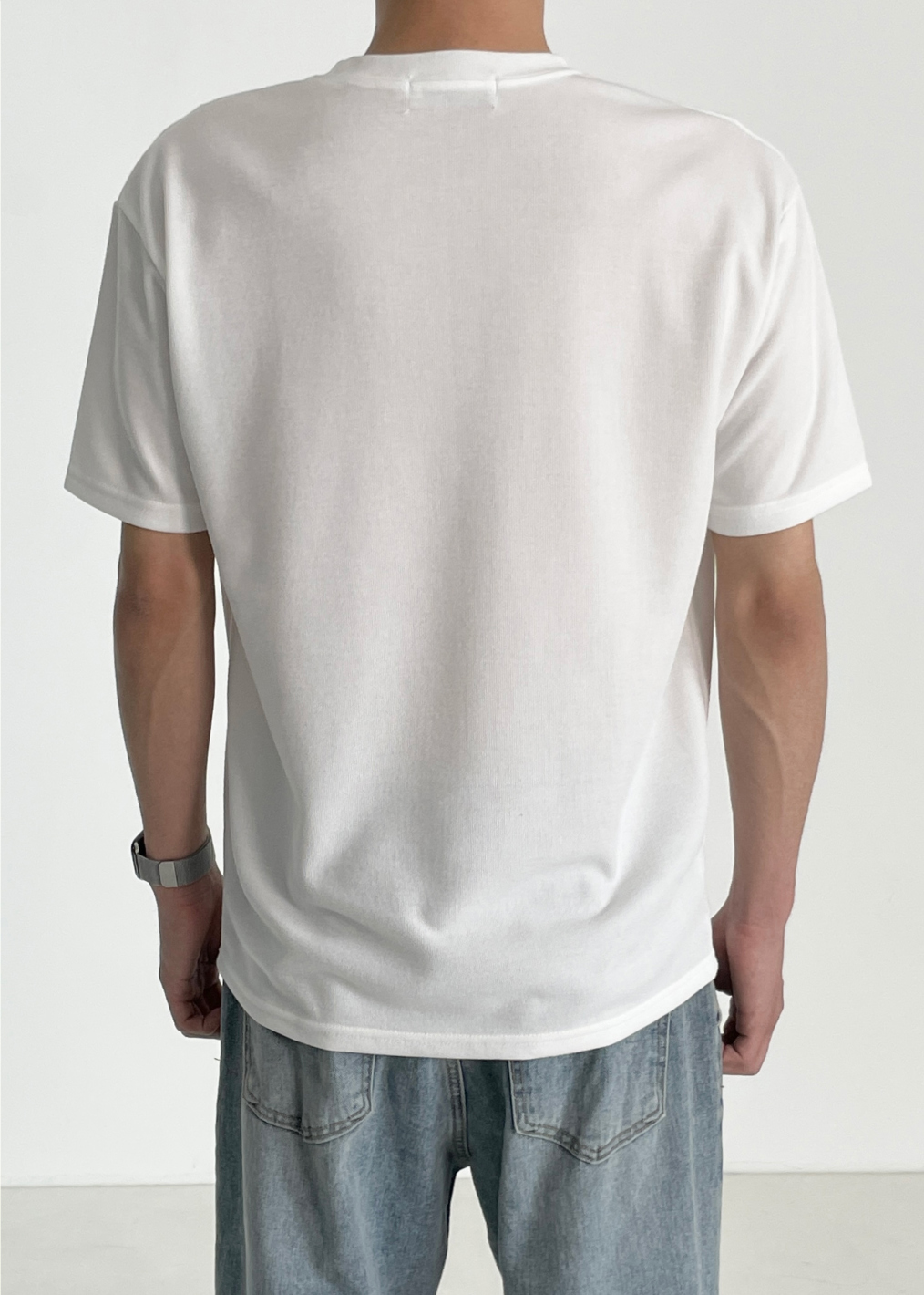 반팔 티셔츠 모델 착용 이미지-S1L164