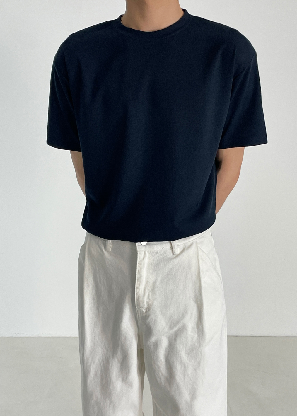 반팔 티셔츠 모델 착용 이미지-S1L196