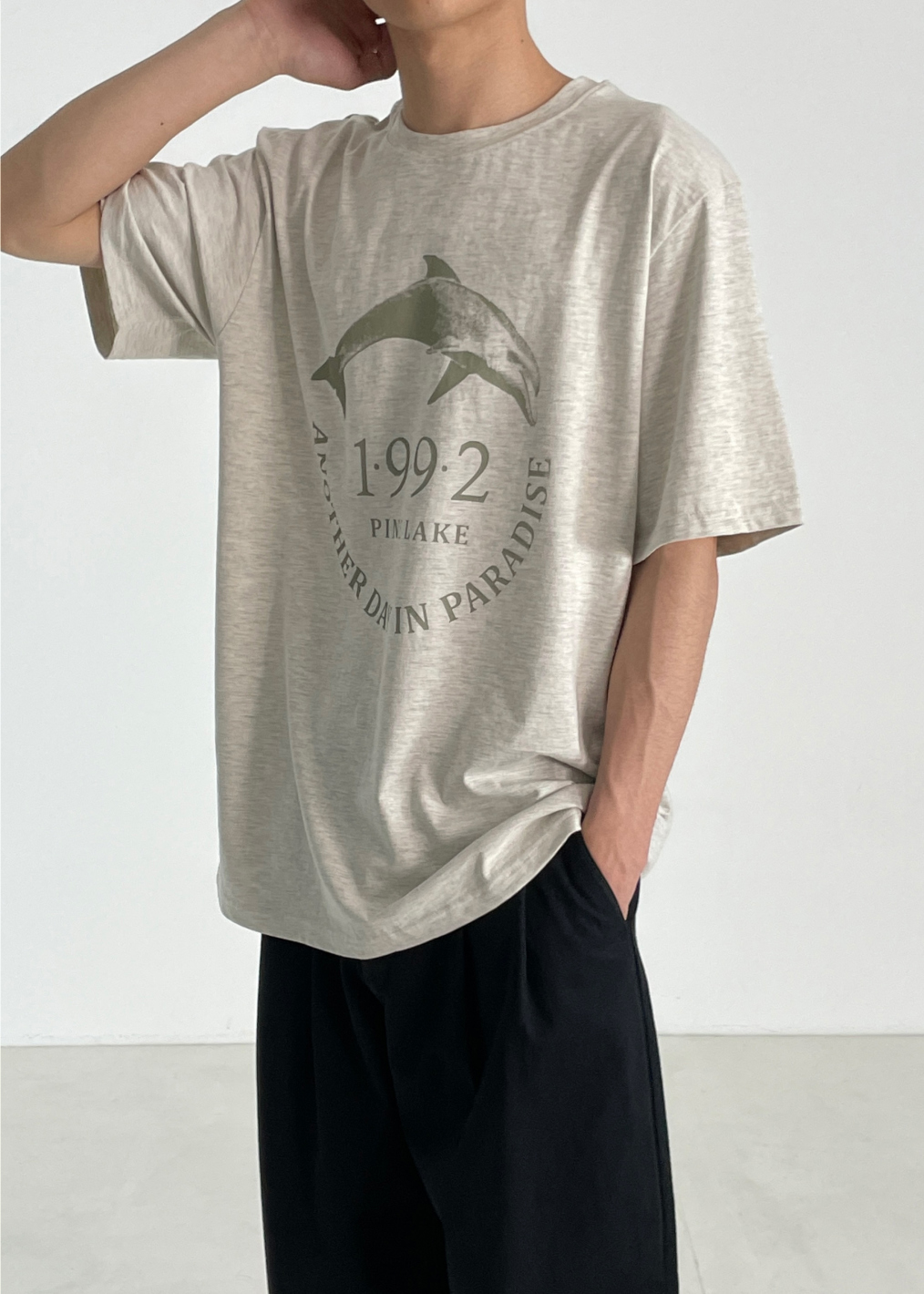 반팔 티셔츠 모델 착용 이미지-S1L67