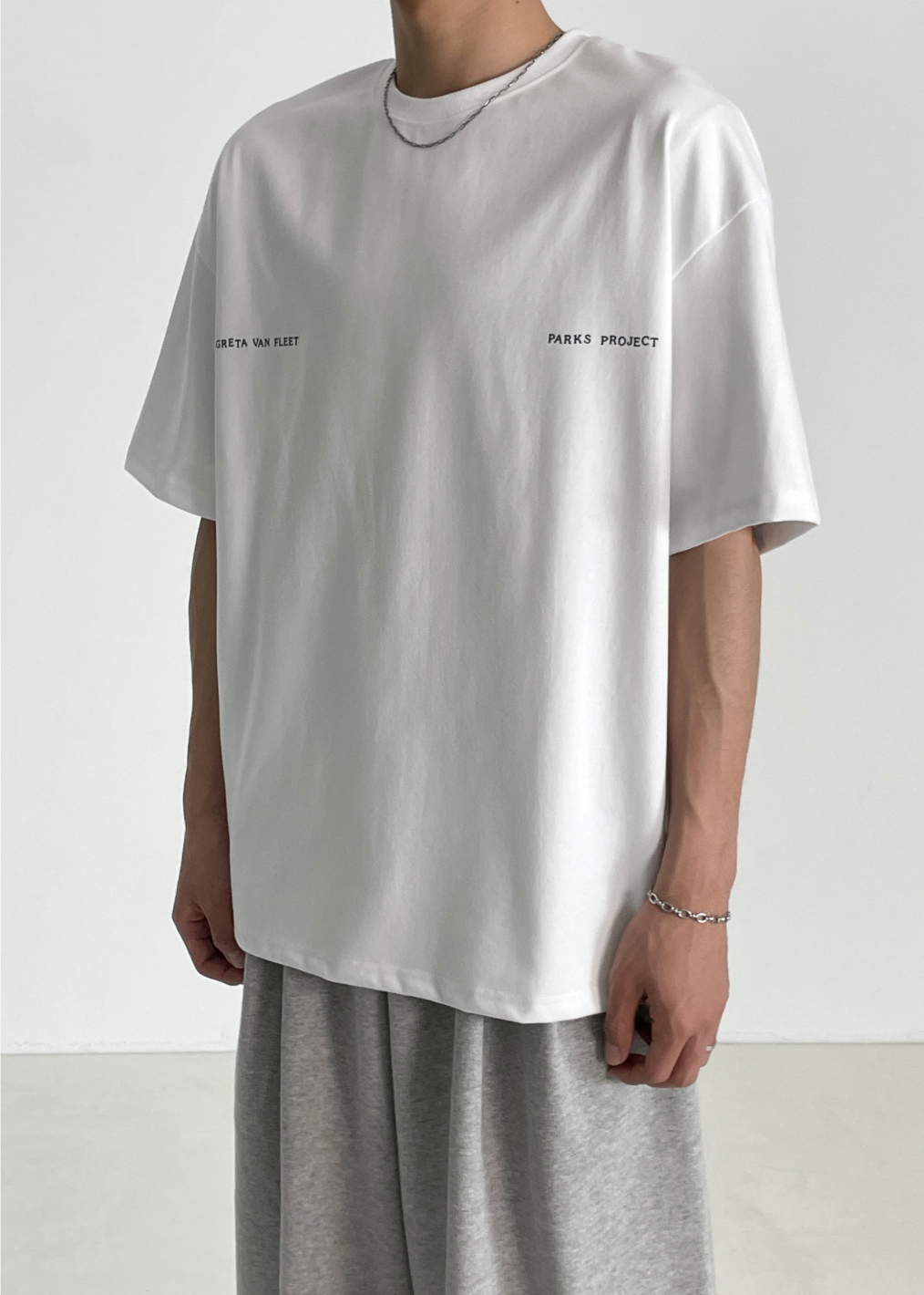 반팔 티셔츠 모델 착용 이미지-S1L33