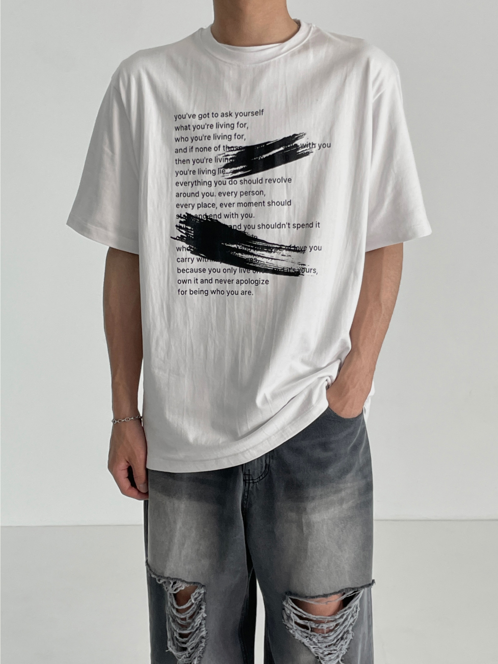 반팔 티셔츠 모델 착용 이미지-S1L18